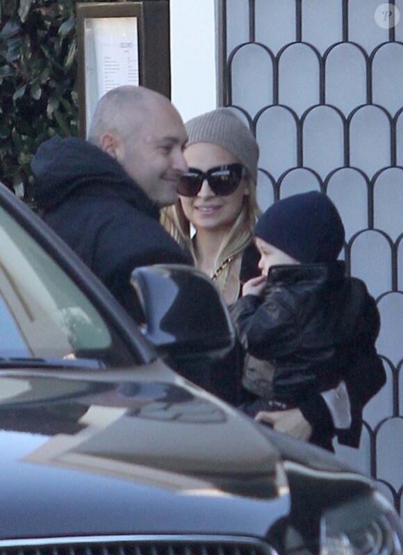 Nicole Richie et Joel Madden à Beverly Hills avec leur adorable fils Sparrow. Le 30 décembre 2010