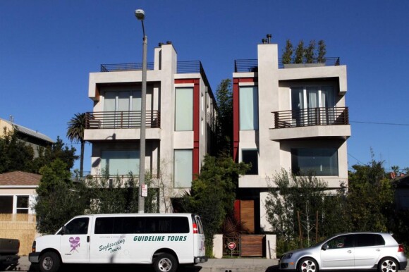 Les deux immeubles où habitent Samantha Ronson et Lindsay Lohan : La DJ vit dans celui de gauche et l'actrice dans celui de droite.
