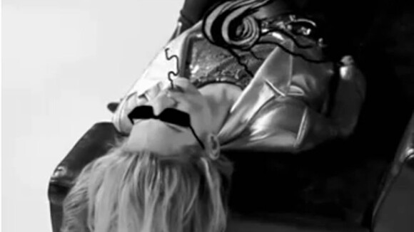 Kate Moss : Une vidéo hallucinante pour le plus iconique des tops !