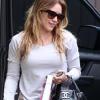 Hilary Duff rentre de sa salle de sport avec un sac Chanel.