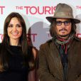 Le réalisateur Florian Henckel von Donnersmarck, Angelina Jolie et Johnny Depp présentent  The Tourist  à Berlin, le 14 décembre 2010