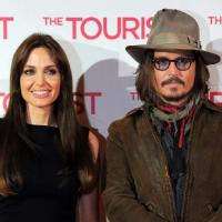 Les Golden Globes poursuivis en justice : Angelina Jolie et Johnny Depp visés ?