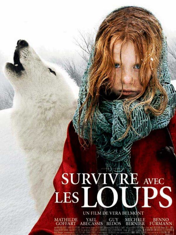 Survivre avec les loups est sorti dans les salles françaises le 16 janvier 2008. Il est diffusé le 16 janvier 2011 sur France 2.