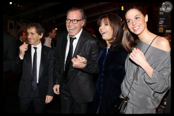Michel Leeb s'est rendu aux Invalides (Paris), pour le Festival Automobile International, vendredi 28 janvier 2011. Ici en compagnie d'une de ses filles, d'Alain Prost et de Framboise Holtz.