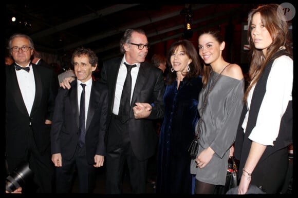 Michel Leeb s'est rendu aux Invalides (Paris), pour le Festival Automobile International, vendredi 28 janvier, en compagnie de Framboise Holtz et de ses filles Elsa et Fanny. Ils y ont croisé Alain Prost et Rémi Depoix.