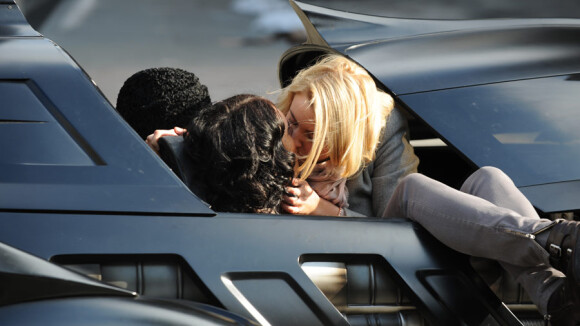 Russell Brand en plein baiser avec une blonde ! Que fait sa Katy Perry ?