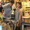 Jessica Alba en virée shopping avec sa fille Honor et son époux Cash Warren. Janvier 2011