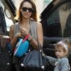 Jessica Alba en virée shopping avec sa fille Honor et son époux Cash Warren. Janvier 2011