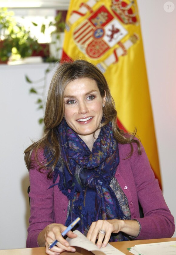 Letizia d'Espagne visite le lycée professionel Raul Vasquez à Madrid, le 2 février 2011.