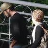 Eduardo Cruz et sa mère Encarna vont déjeuner à Los Angeles, après avoir vu l'enfant de Penélope Cruz et Javier Bardem, le 1er février 2011