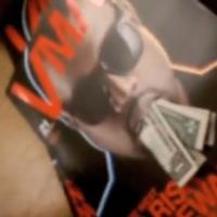 Kanye West : Shooté par Karl Lagerfeld, il distribue des billets à ses fans !