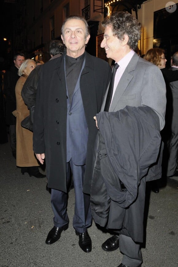 Roland Giraud et Jack Lang à la générale de la pièce Une Journée Ordinaire au Théâtre des Bouffes Parisiens, le 7 février 2011