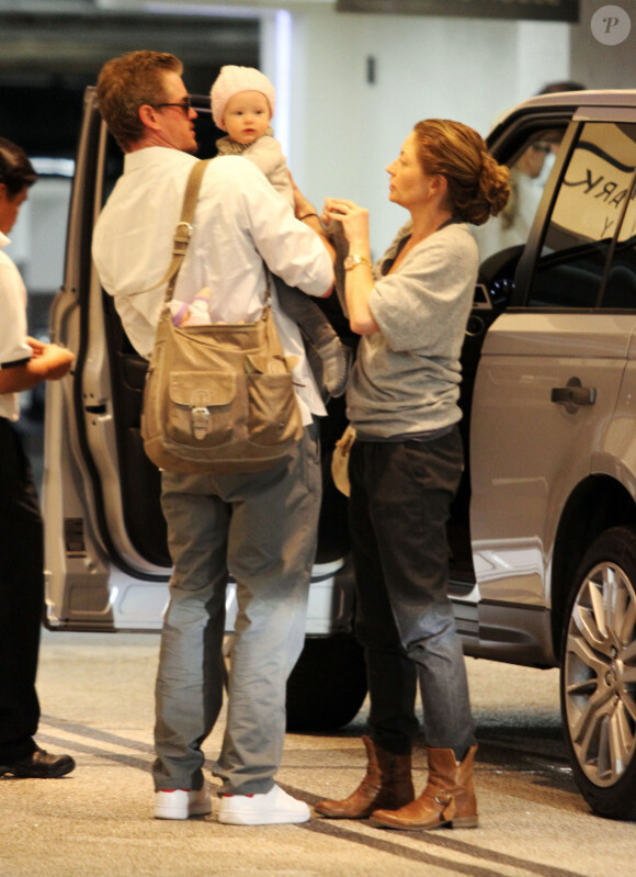 Eric Dane et Rebecca Gayheart vont au restaurant à Beverly Hills avec leur fille Billie le 5 février 2011
