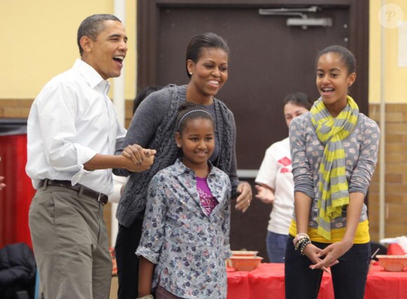 Michelle Obama et son époux Barack entourés de leurs filles en janvier 2011