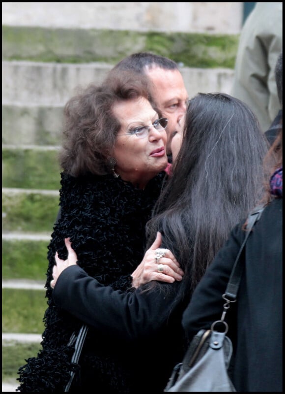 Claudia Cardinale lors des obsèques de Maria Schneider en l'église de Saint-Roch à Paris le 10 février 2011
