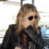 Fergie, à l'aéroport LAX de Los Angeles, procède aux contrôles de sécurité avant d'embarquer à bord d'un vol pour New York, samedi 12 février 2011.