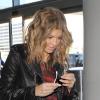 Fergie, à l'aéroport LAX de Los Angeles, procède aux contrôles de sécurité avant d'embarquer à bord d'un vol pour New York, samedi 12 février 2011.