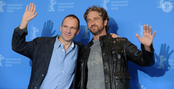 Ralph Fiennes et Gerard Butler lors du photocall du film Coriolanus au festival de Berlin le 14 février 2011