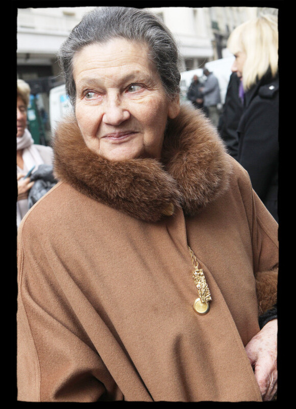 Simone Veil lors de l'inauguration de la plaque César rue de Grenelle à Paris le lundi 14 février 2011 