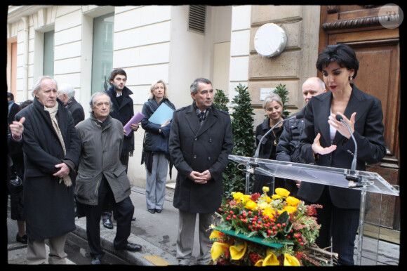 Stéphanie Busuttil, Rachida Dati et ses adjoints lors de l'inauguration de la plaque César rue de Grenelle à Paris le lundi 14 février 2011