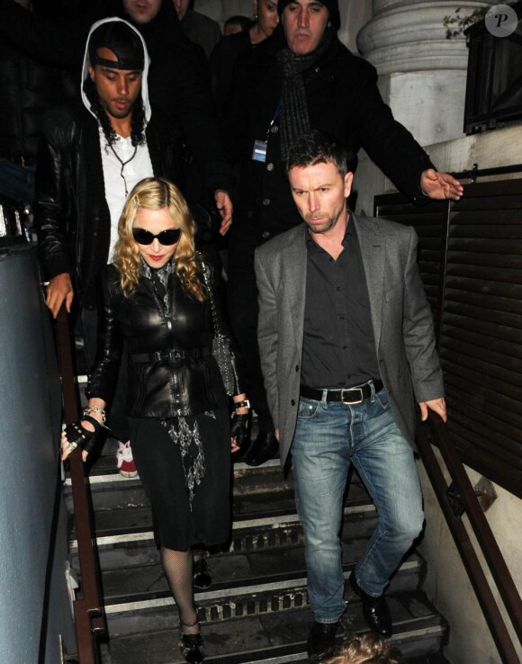 Madonna et son nouvel amoureux Brahim Zaibat à la sortie d'un club londonien début janvier 2011