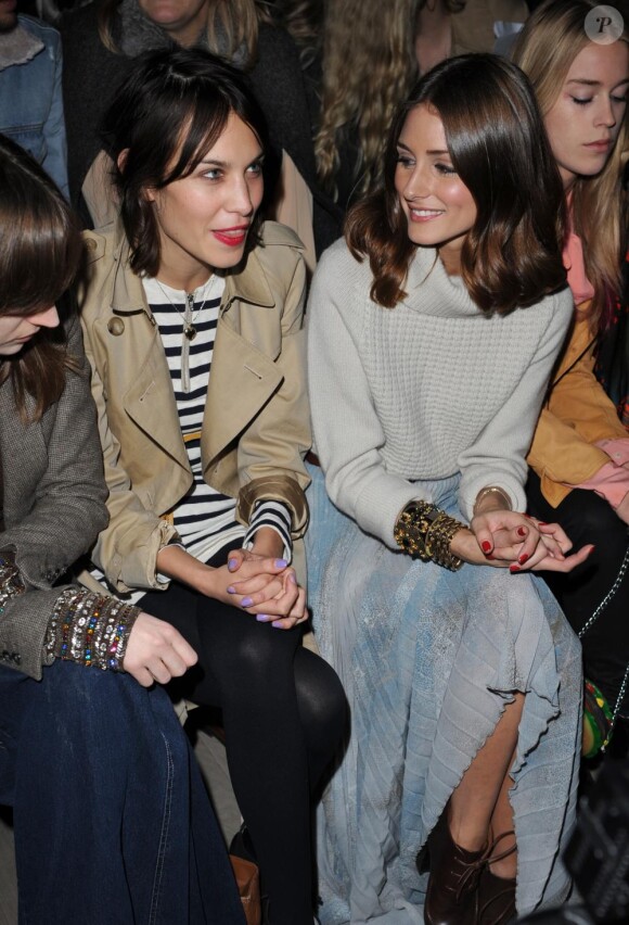 Olivia Palermo et Alexa Chung au défilé Matthew Williamson à la Fashion Week de Londres, le 20 février 2011.