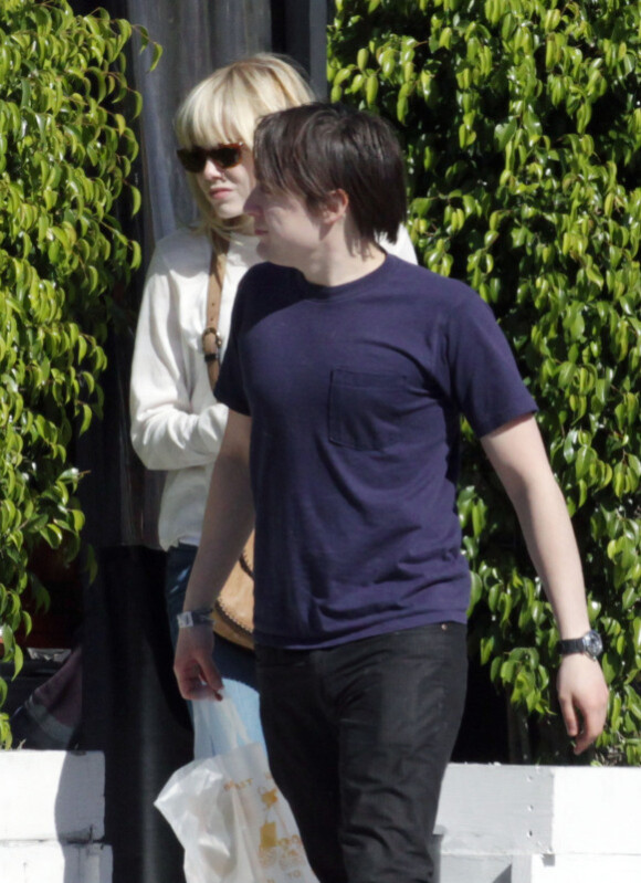 Emma Stone et Kieran Culkin reviennent d'un déjeuner au restaurant, jeudi 10 février, à Los Angeles.