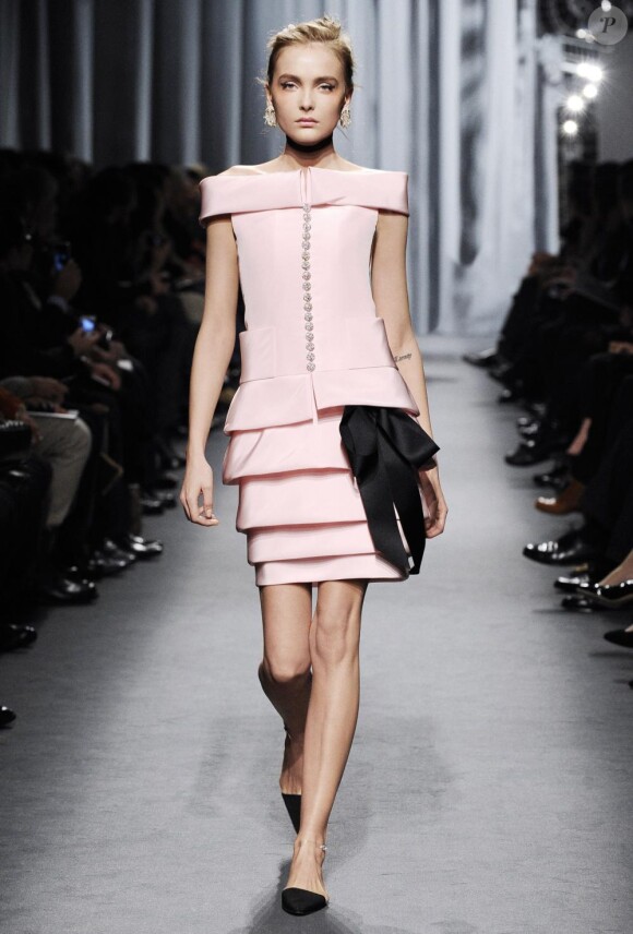 La pétillante Anaïs serait parfaite dans cette robe Chanel Couture rose bonbon, mutine et féminine à souhait