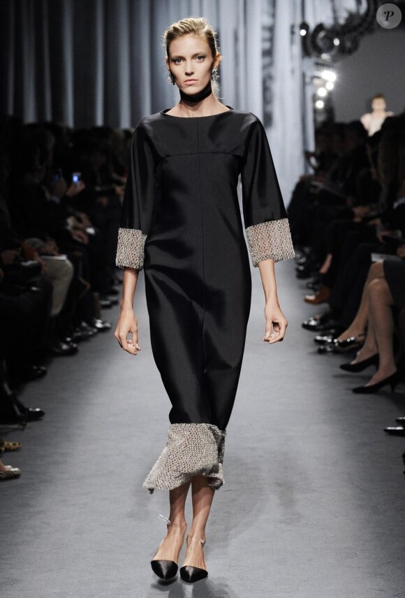 La rédaction a sélectionné pour elle une divine robe Chanel Haute Couture