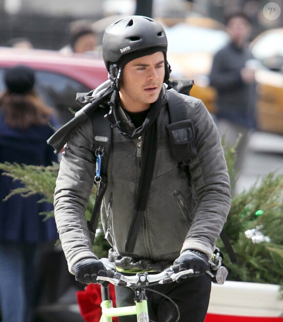 Zac Efron sur le tournage de New Year's Eve de Garry Marshall, à New York, le 24 février 2011.