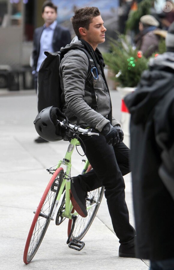 Zac Efron sur le tournage de New Year's Eve de Garry Marshall, à New York, le 24 février 2011.