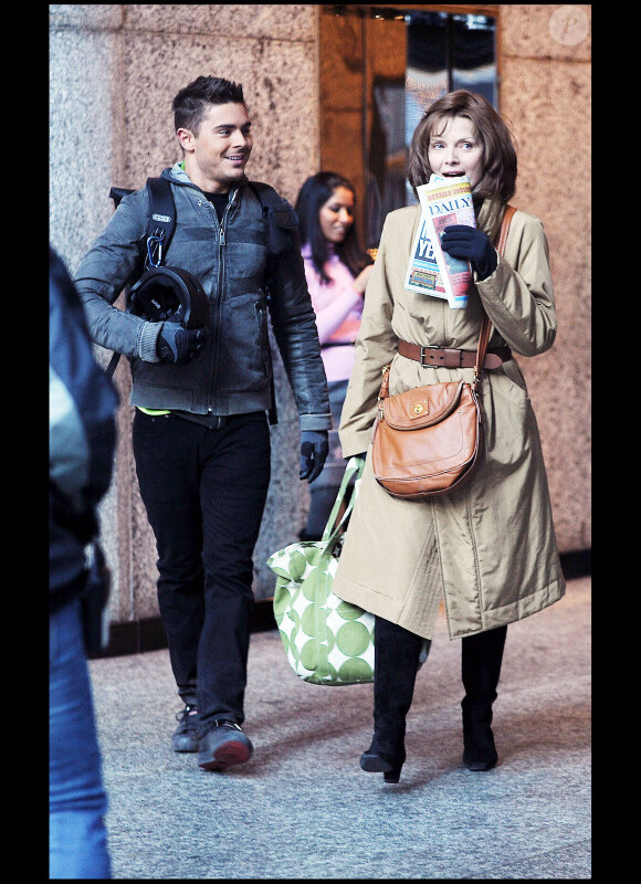 Zac Efron et Michelle Pfeiffer sur le tournage de New Year's eve, à New York le 23 février 2011
