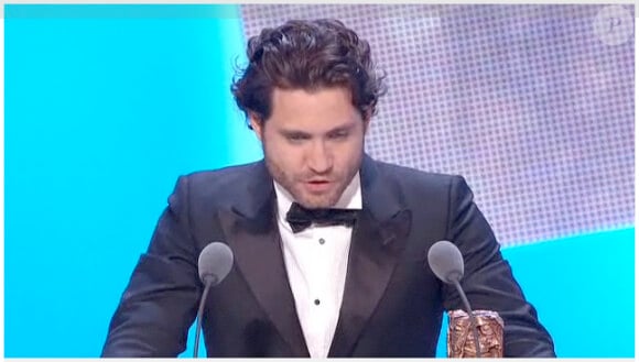 Edgar Ramirez reçoit le prix du Meilleur espoir masculin pour son rôle dans Carlos, lors de la 36e nuit des César, vendredi 25 février 2011. 