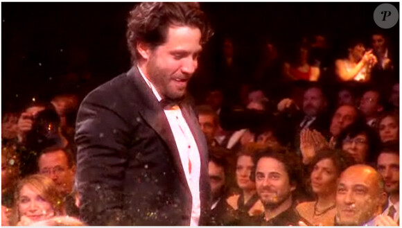 Edgar Ramirez reçoit le prix du Meilleur espoir masculin pour son rôle dans Carlos, lors de la 36e nuit des César, vendredi 25 février 2011. 