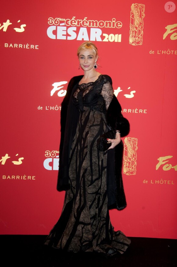 Emmanuelle Béart portait une robe Elie Saab lors de la cérémonie des César le 25 février 2011.