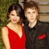 Justin Bieber et Selena Gomez officialisent leur amour à la soirée Vanity Fair des Oscars, le 27 février 2011, à Los Angeles