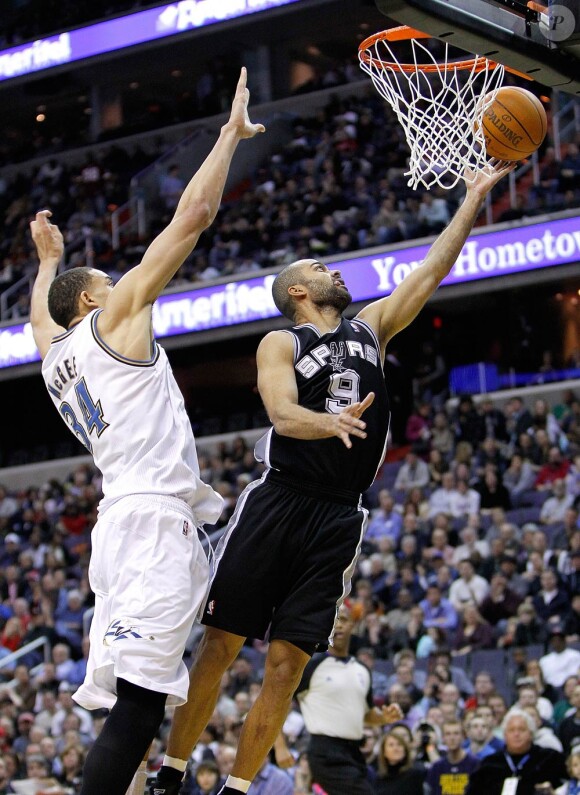 Tony Parker s'est blessé dimanche 27 février 2011 face aux Memphis Grizzlies