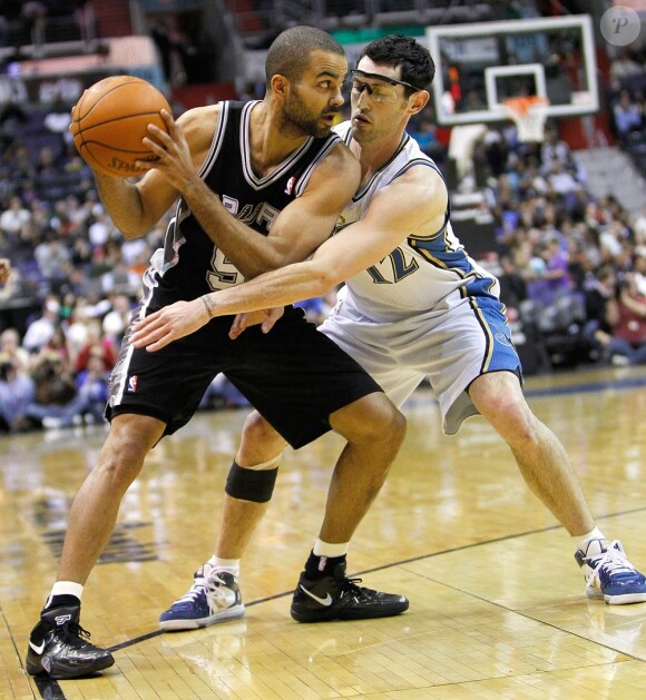 Tony Parker s'est blessé dimanche 27 février 2011 face aux Memphis Grizzlies