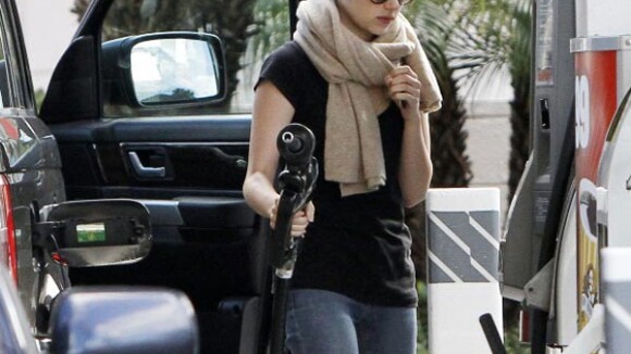 Emma Roberts : La nièce de Julia s'époumonne dans Scream 4... et pompe à L.A. !
