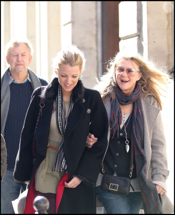 Blake Lively à Paris avec ses parents et Christian Louboutin pour une dernière virée shopping