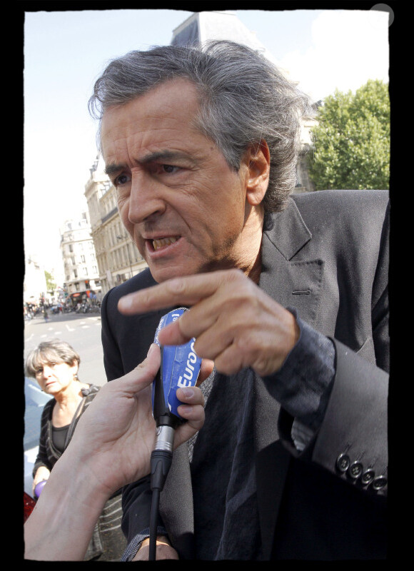 Bernard-Henri Lévy lors d'une manifestation de soutien à Sakineh, en septembre 2010.