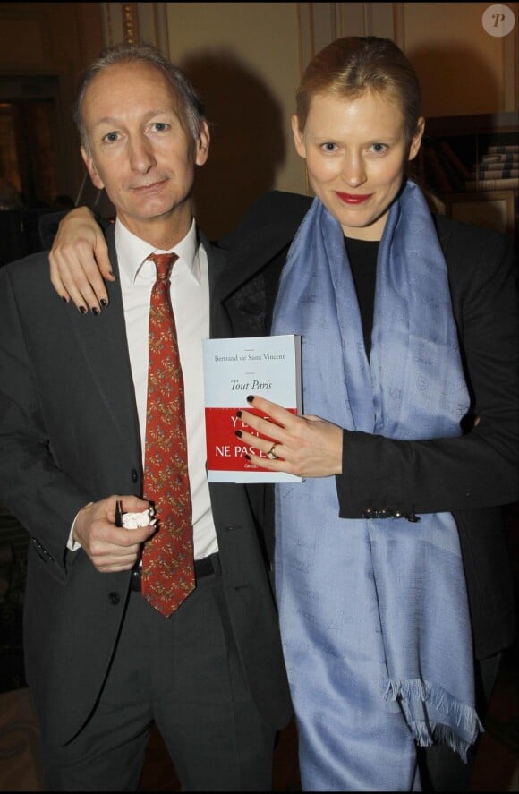 L'auteur et Anna Sherbinina à la séance de dédicaces organisée pour la sortie du livre Tout Paris, de Bertrand de Saint-Vincent. 16/03/2011