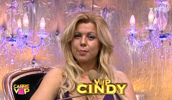 Cindy est l'une des VIP de Carré ViiiP (quotidienne Carré ViiiP du samedi 19 mars).