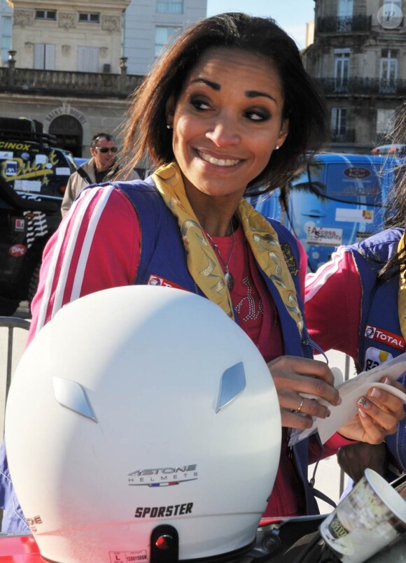 Cindy Fabre au coup d'envoi du Rallye des Gazelles 2011, le 19 mars 2011, à Sète.