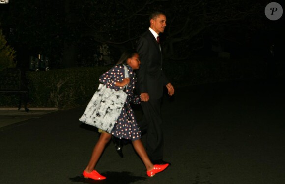Barack Obama et sa famille lors de leur départ pour le Brésil le 19 mars 2011