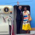 Barack Obama et Michelle avec leur  famille lors de leur tournée officielle en Amérique latine. Ici, lors de leur départ pour le Chili 
