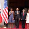 Barack Obama et sa famille lors de leur tournée officielle en Amérique latine. Ici, au Chili, avec le couple présidentiel chilien le 21 mars 2011