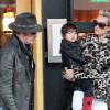 Johnny Hallyday, son épouse Laeticia, leurs deux princesses Jade et Joy et... mamie Rock à LA le 15 février 2010