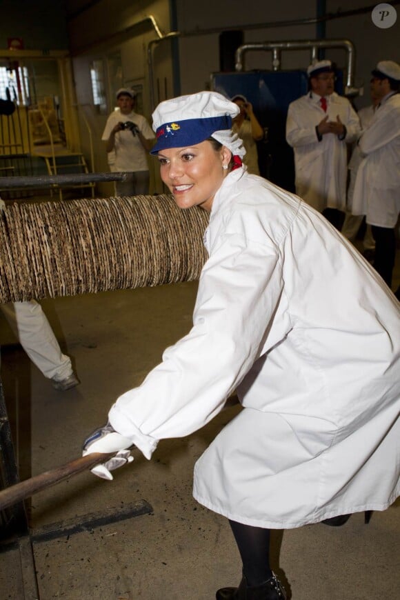 Victoria et Daniel de Suède étaient en visite dans le comté de Dalécarlie, au coeur de la Suède, les 24 et 25 mars 2011. Ils ont eu l'occasion de confectionner des pains traditionnels suédois !