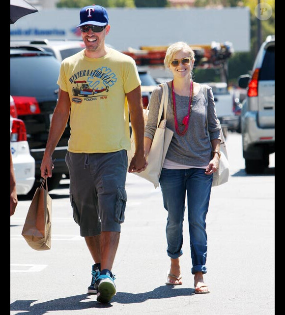 Reese Witherspoon et son fiancé Jim Toth à Los Angeles en septembre 2010